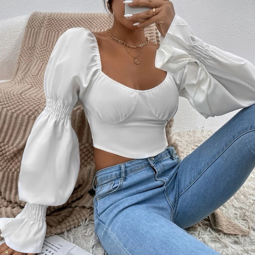 BRAND NEW Poof sleeve crop top